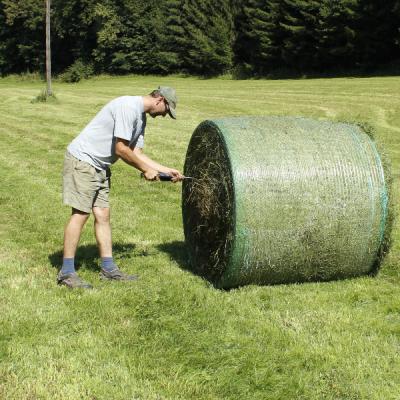 Agreto-hay-moisure-meter-in-bale